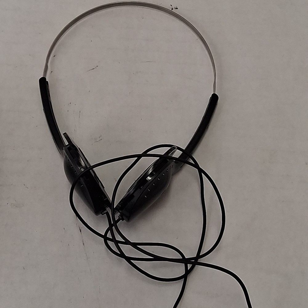 SONY MD Walkman MZ-E2 w/case, battery pack, remote, headphones, Powers On *READ*