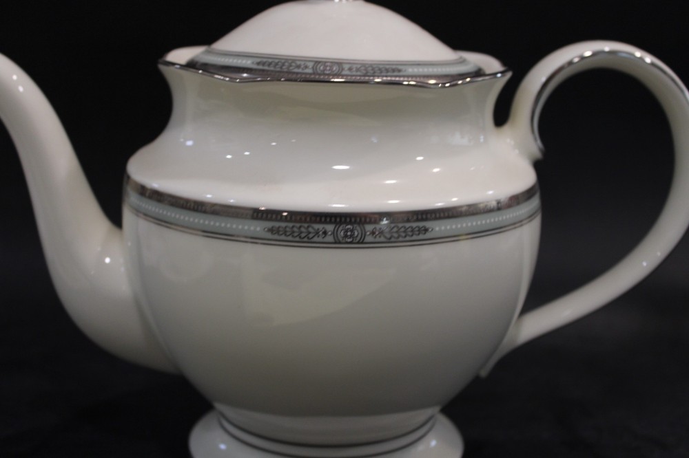 Noritake Fullerton Tea Pot 8" (5 Cups)