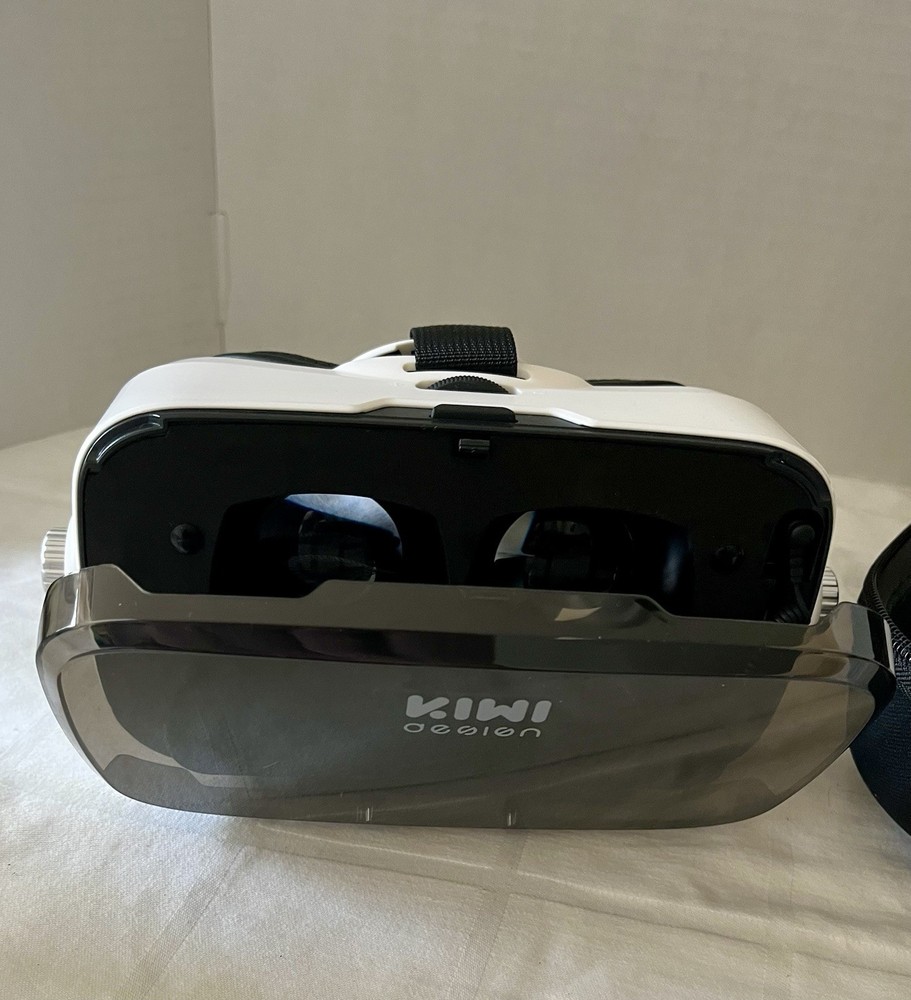 Kiwi Design3D VR Glasses with Case and Controller Virtual Reality Headset
