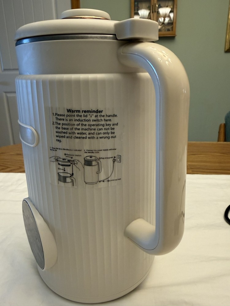 Lightly Used! Automatic Nut Milk Maker & Blender DJ001