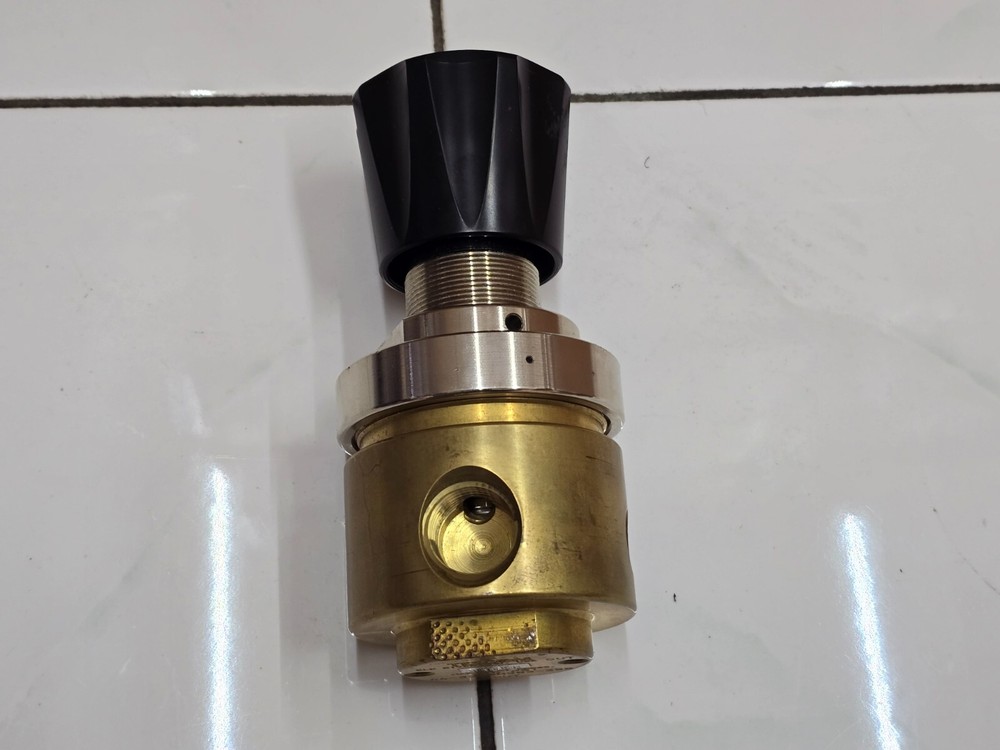 Tescom Pressure Regulator Model 44-3213H282-296