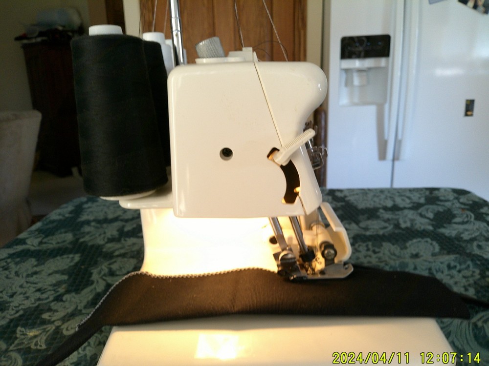 TOYOTA 6700 SEGER SEWING MACHINE (WORKING)
