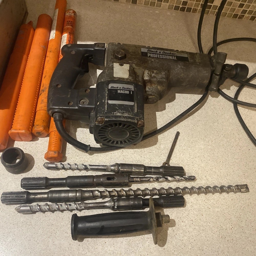 BLACK & DECKER PROFESSIONAL MACHO HD ROTARY HAMMER DRILL + 4 Bits Model 5041-09