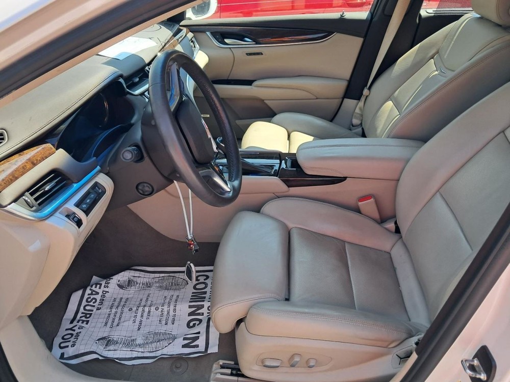 XTS 2016 Glove Box 4793943