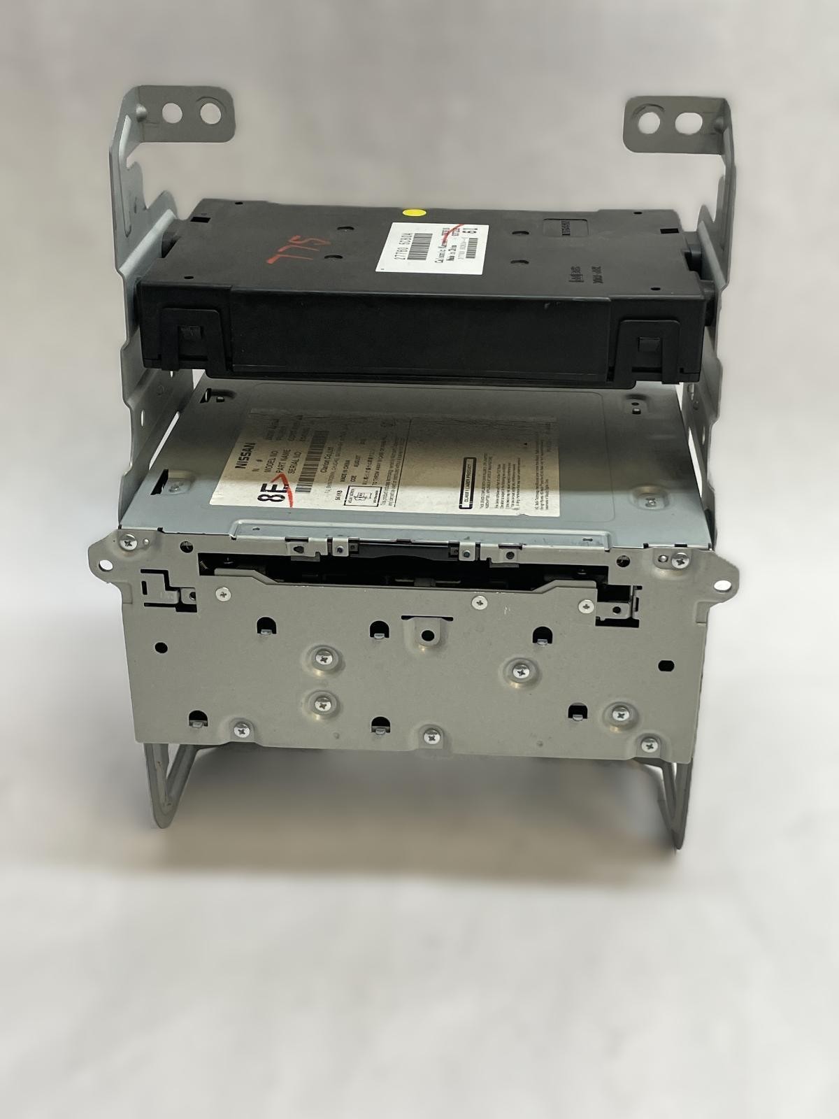 2017 INFINITI Q50 A/V AM-FM-CD-Receiver OEM 28330-4HB4A Temperature Control