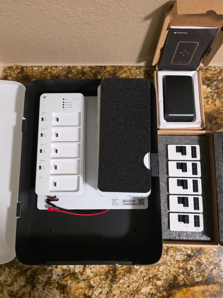 Verkada Door Access Controller AC41-HW with AD31 Reader