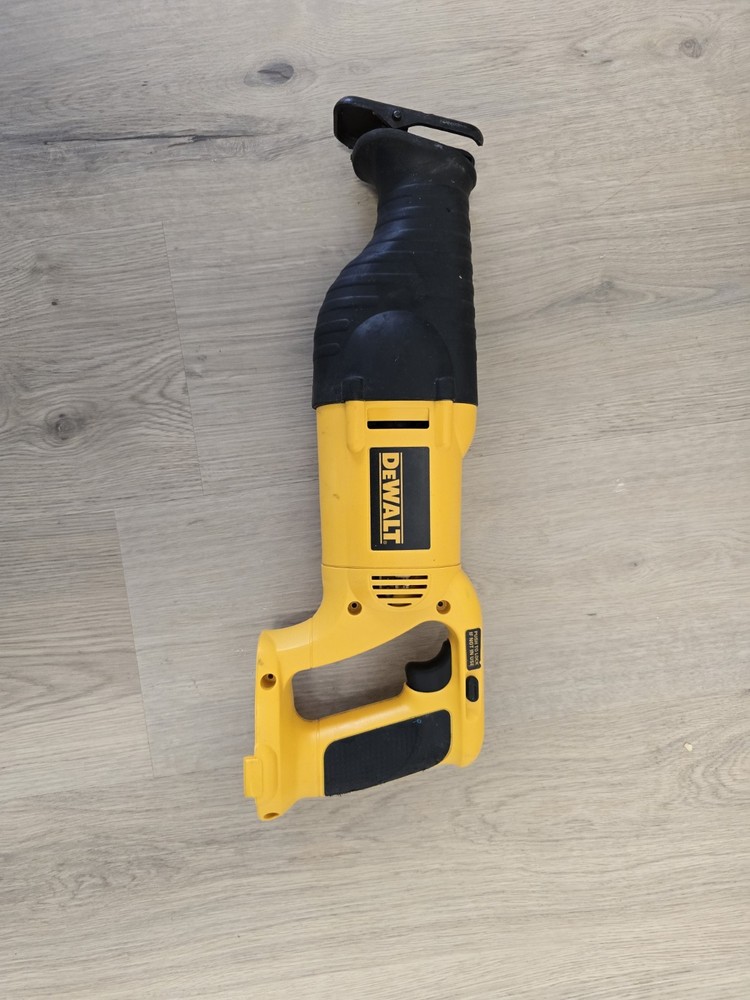 DeWALT Cordless Reciprocating Saw – Tool Only