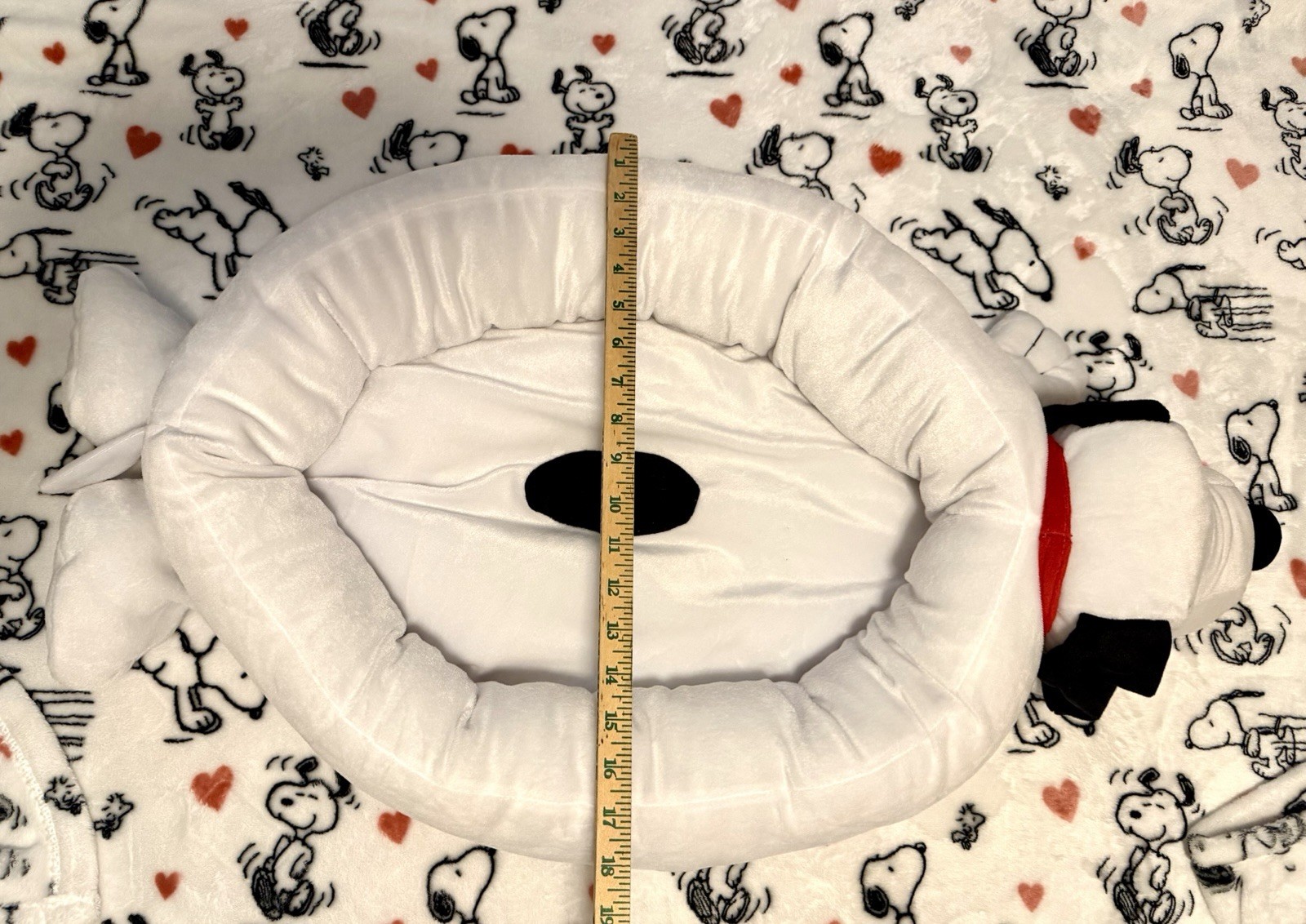 Snoopy Peanuts 30" Dog or Cat Bed Plush NWOT VERY RARE