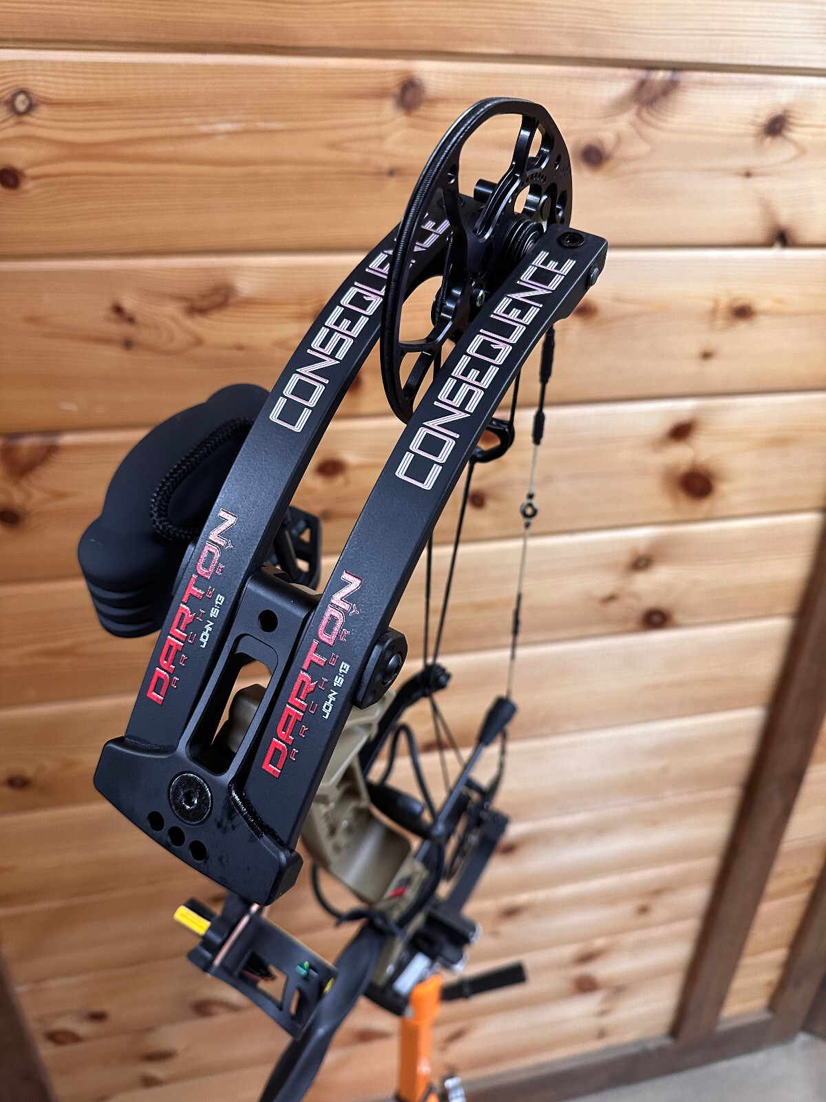 Darton Consequence RH 70# Flat Dark Earth Black Limbs Ready to Hunt Package Bear