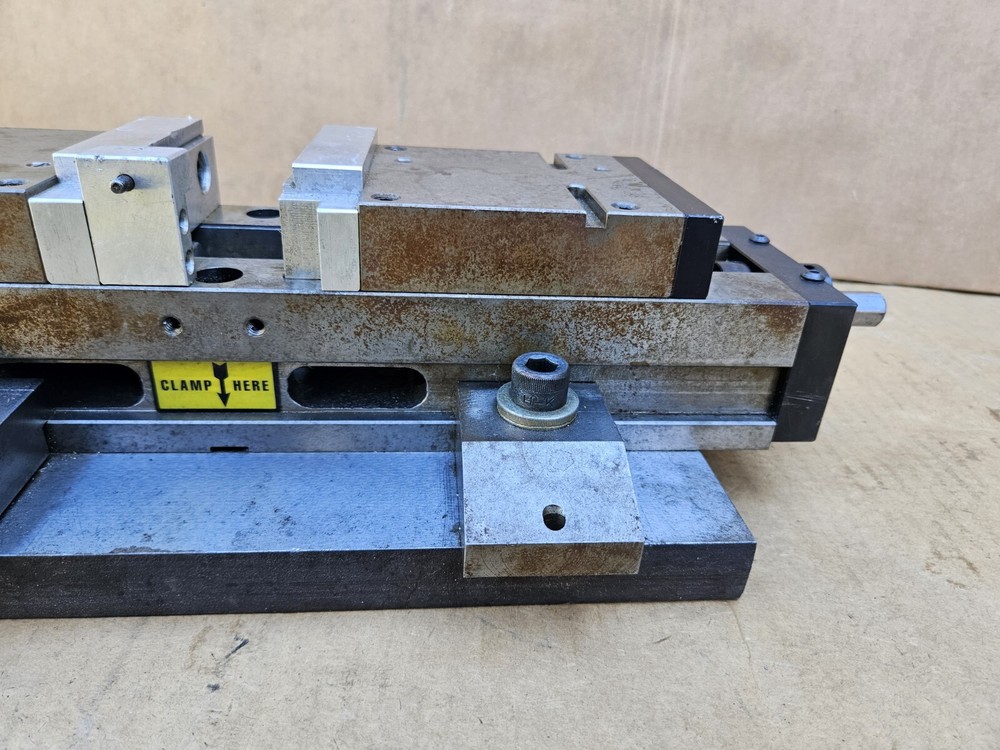 Kurt 4" ?? Vise Milling Machine Used