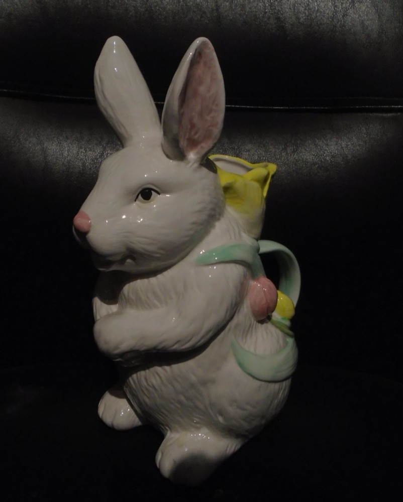 NWT CERAMIC KUNG SHIN CO. CERAMIC EASTER RABBIT PITCHER