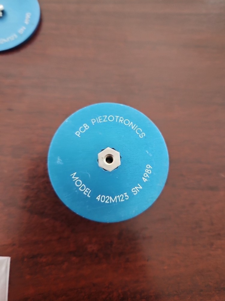 PCB Piezotronics 402M123 Accelerometer Signal Conditioner