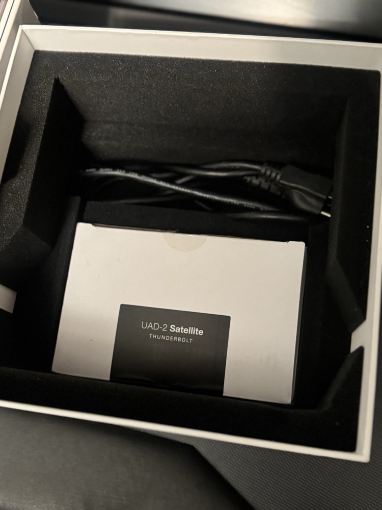 Universal Audio UAD-2 Satellite Thunderbolt Audio Interface w/ Adapter & Cable