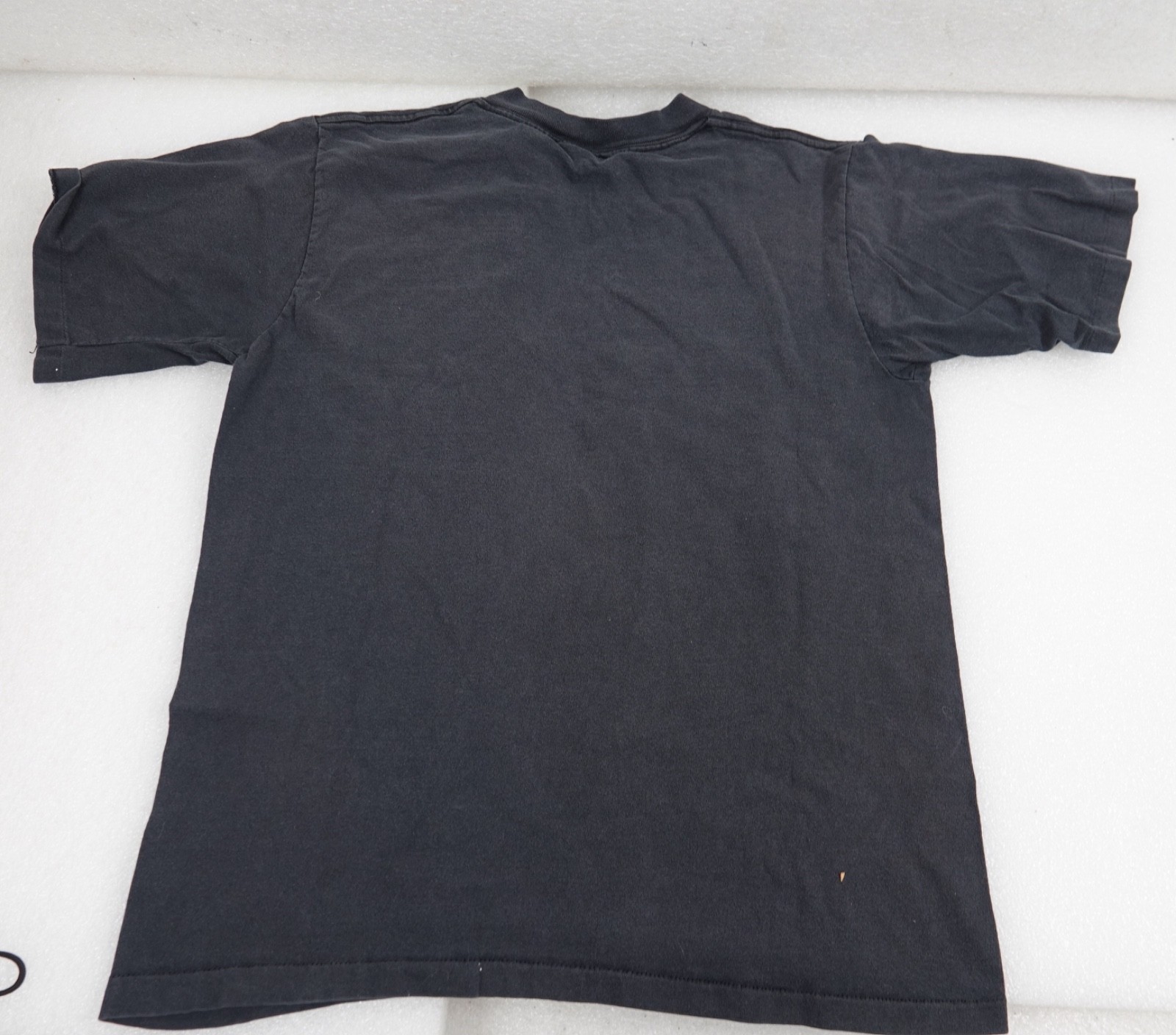 VINTAGE T-SHIRT USA SIZE LARGE NEIL YOUNG WEARING A LYNYRD SKYNYRD TEE 1990'S