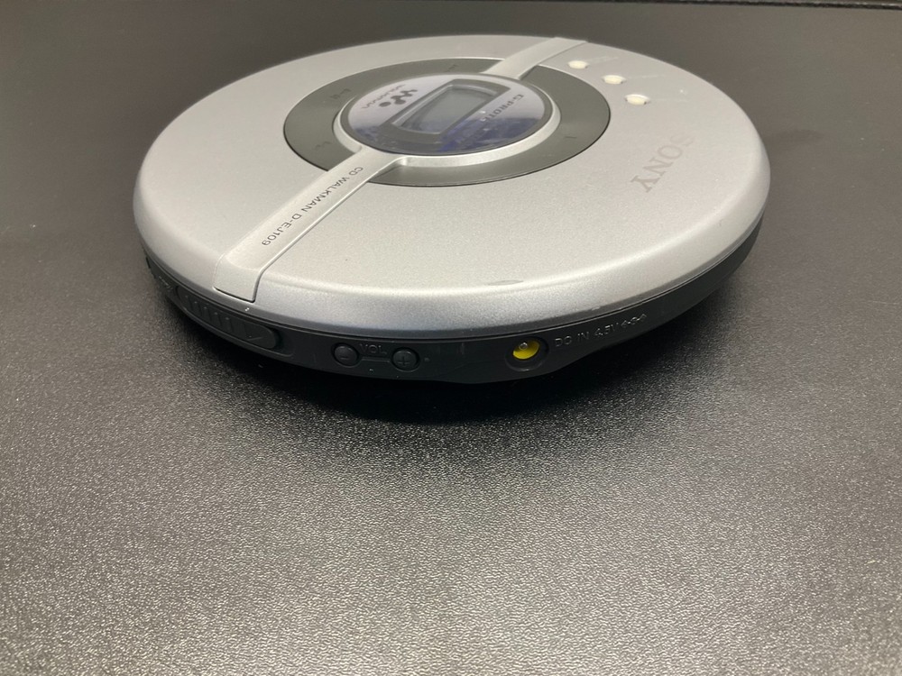 Sony D-EJ109 Portable CD Player Silver and Black Walkman Discman - Working