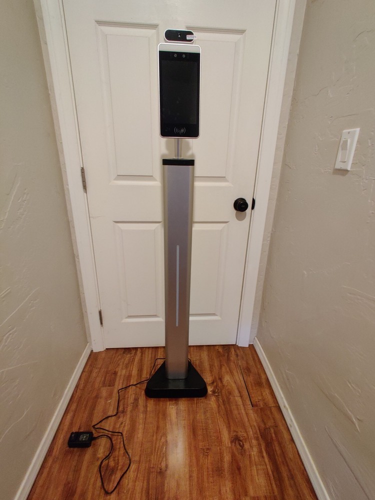 Face Recognition Dynamic Detection Temperature Scanner Kiosk Freestanding Base