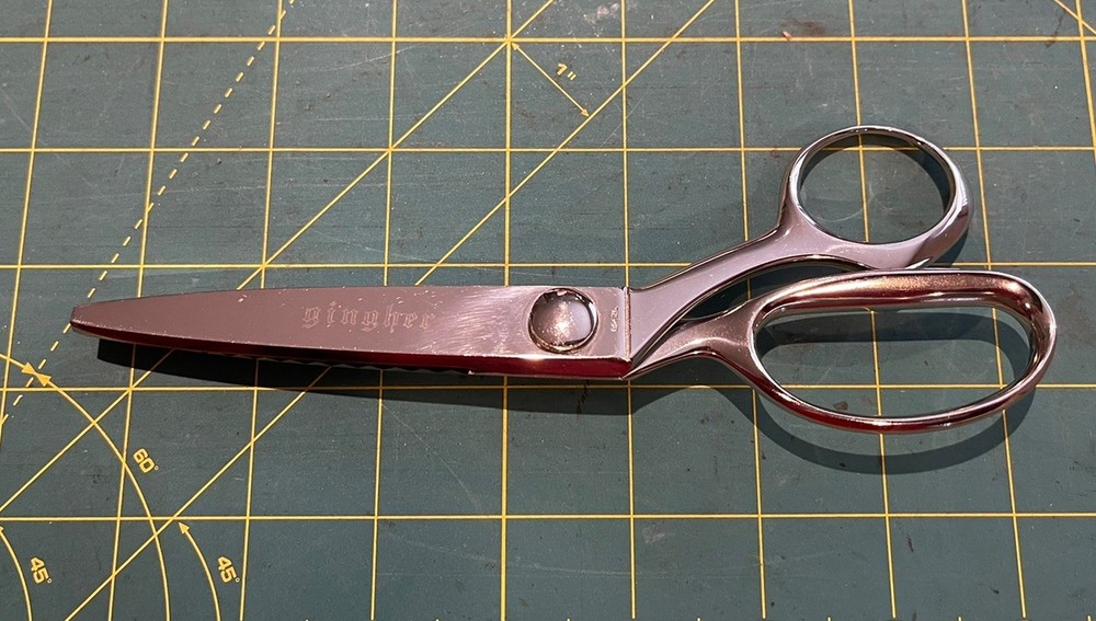 Gingher 7 1/2" Pinking Shears for Sewing and Crafts Zig Zag Cut Pattern