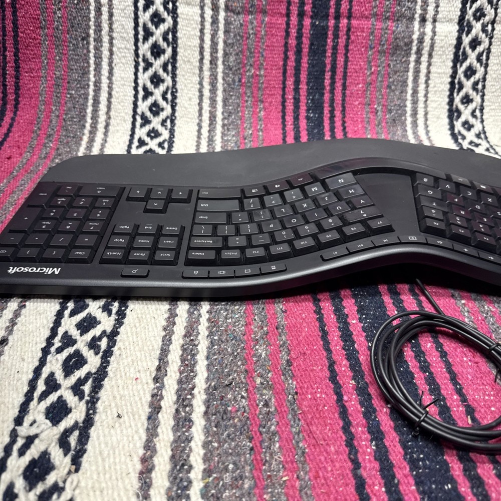 Microsoft Ergonomic Keyboard Model 1878 Wired USB W/ Wrist Rest Black - Tested
