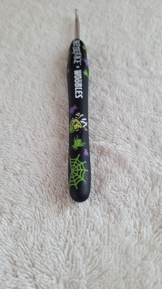Preowned Beetlejuice Wooble Ergonomic Crochet Hook
