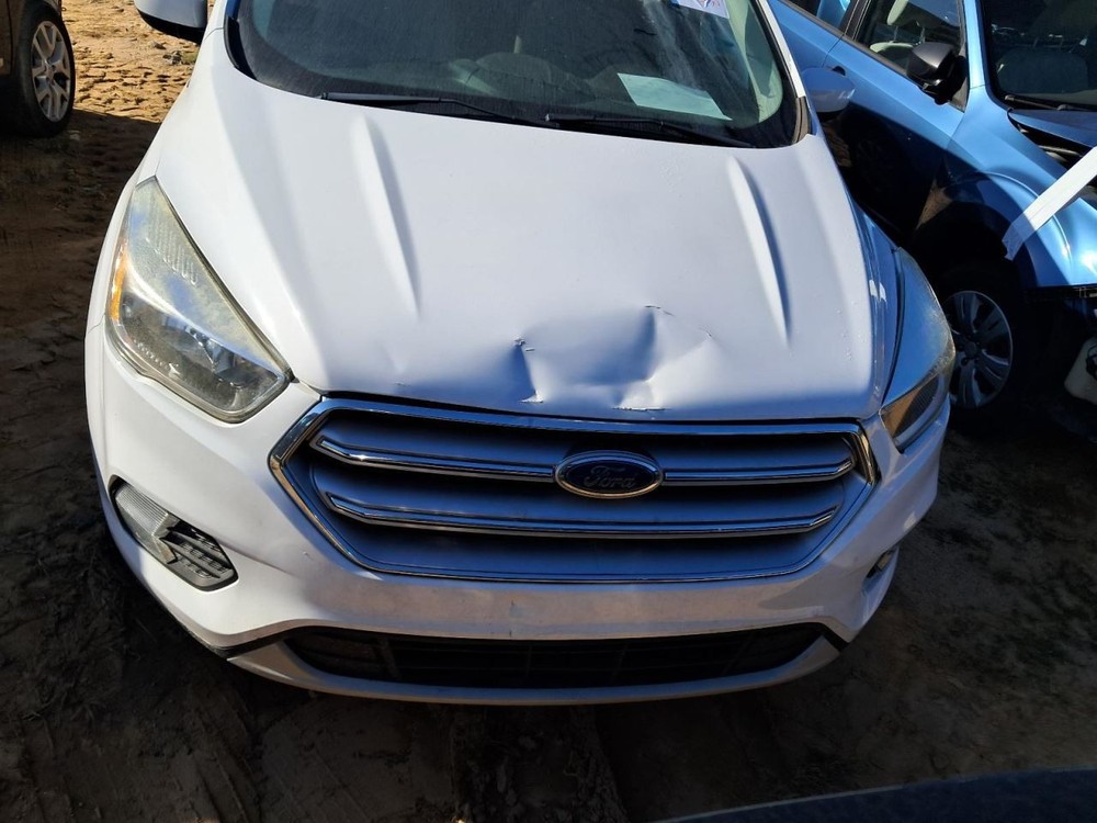 ESCAPE 2017 Glove Box 4813419