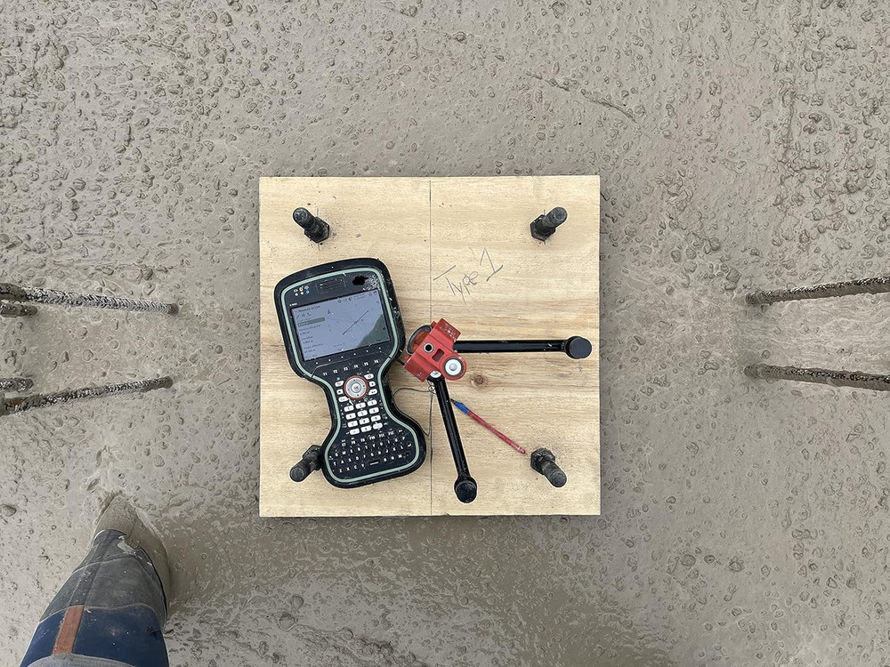 Precision Mini Bipod System with Bubble Level for Accurate Surveying