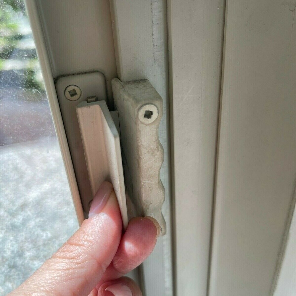 Retractable Screen Latch 1 for Magic Window/NuView Windows and Magic Screens
