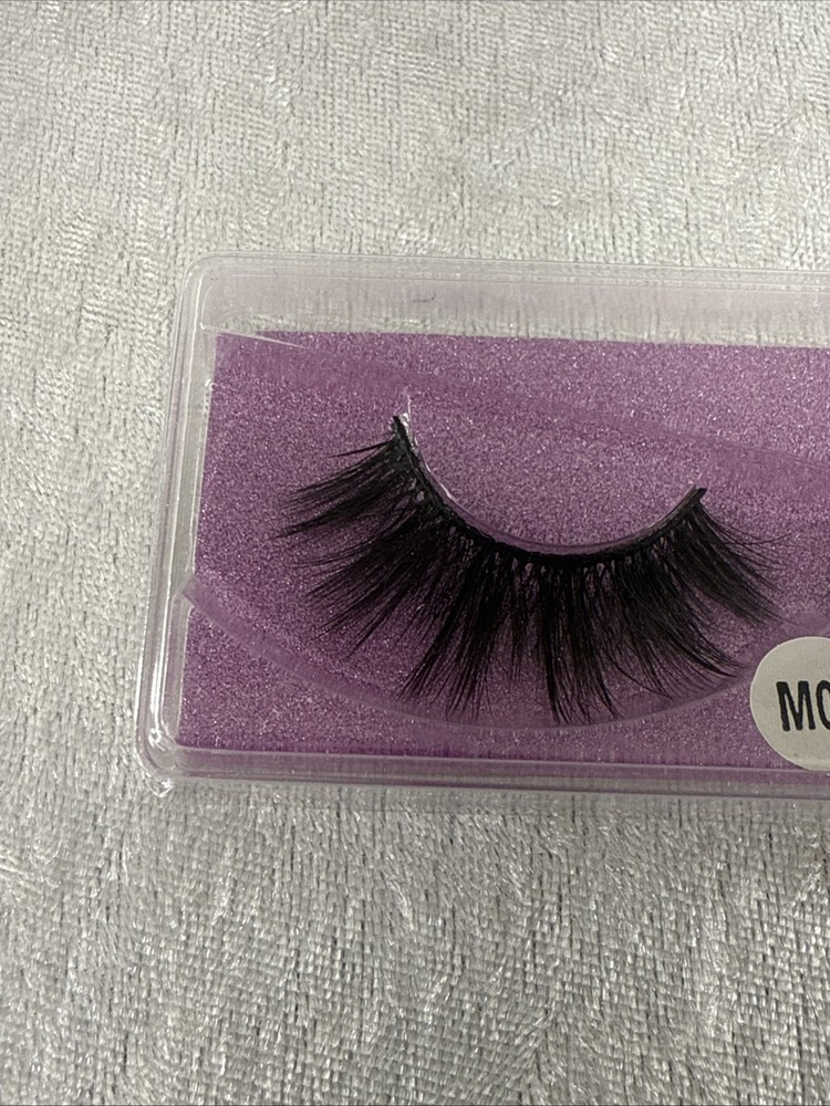 false eyelashes #M03