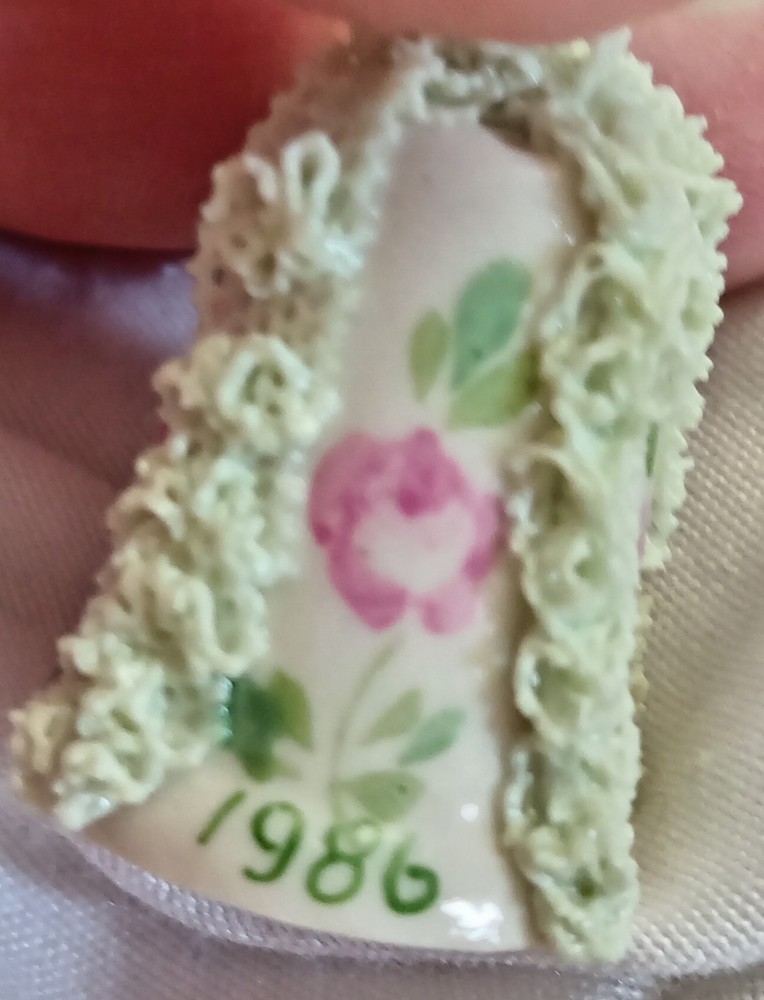Irish Dresden Thimble 1986