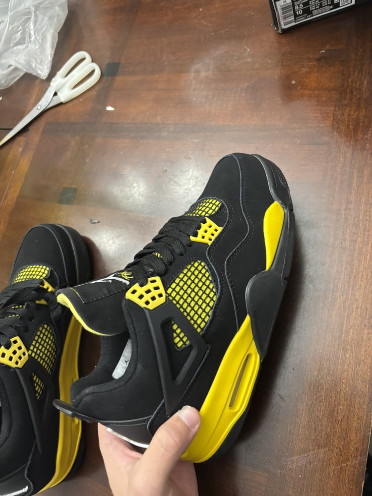Jordan 4 thunder