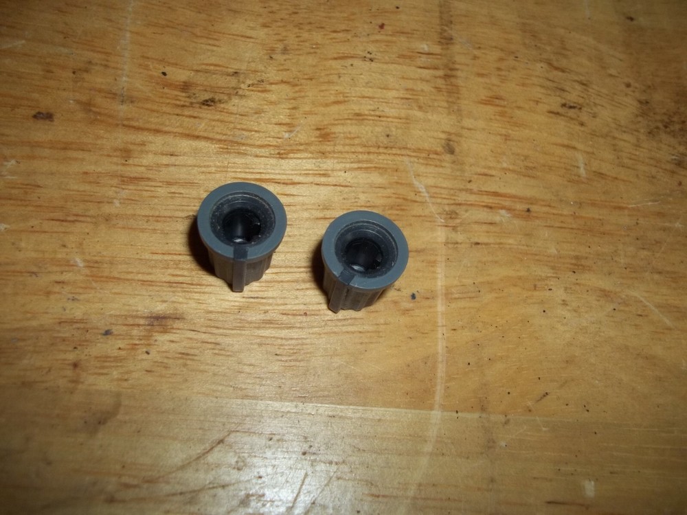 Soundtracs 32-4-2- Studio Mixer Black Top Knobs (2)