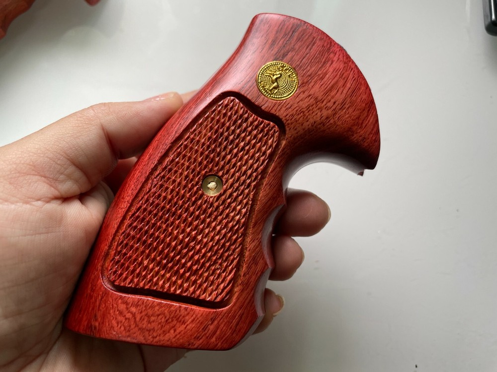 New Grips For Colt Python grips (I, E fr ame), Checkered Hard wood