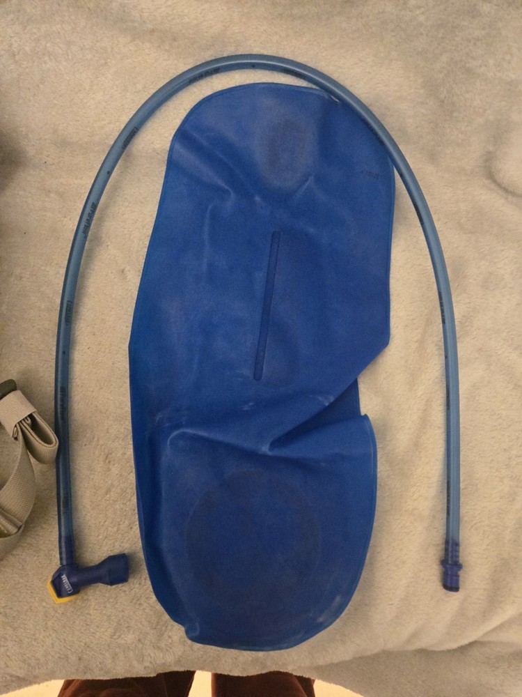 Camelbak Hydration Pack Green w/1-100 oz Bladder