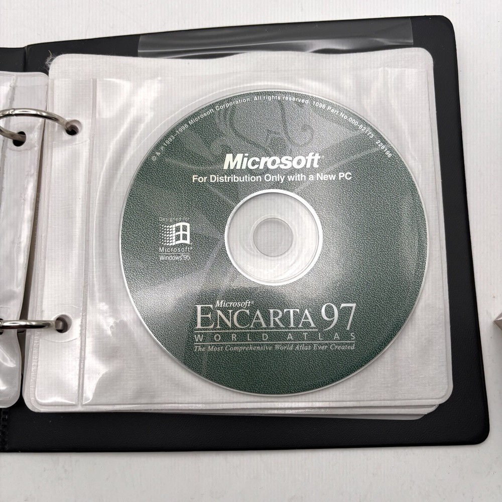 Vintage Gateway Computer Software Storage Binder CD Holder With Mixed CD’s.