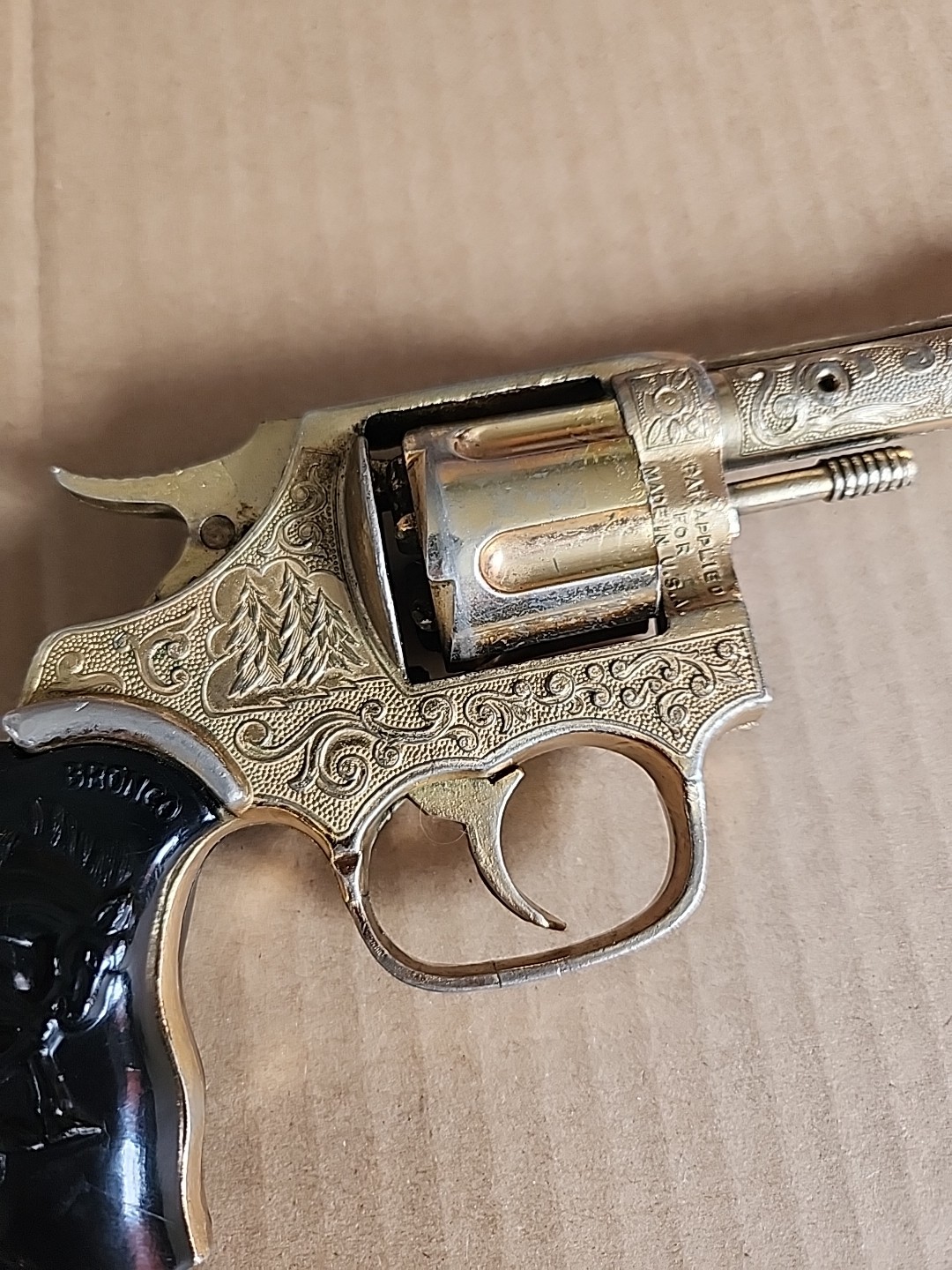 VINTAGE KILGORE BRONCO GOLD PLATED CAP GUN WITH BLACK GRIPS - 1950's WORKING