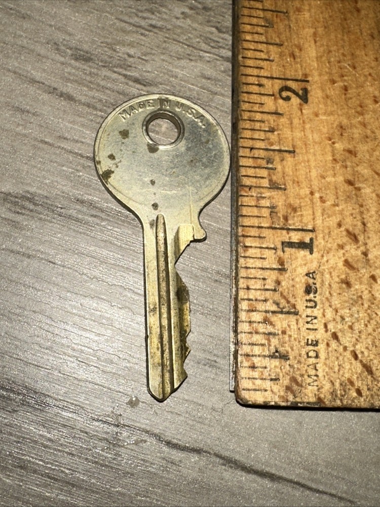 Yale & Towne Key #3E028 Original
