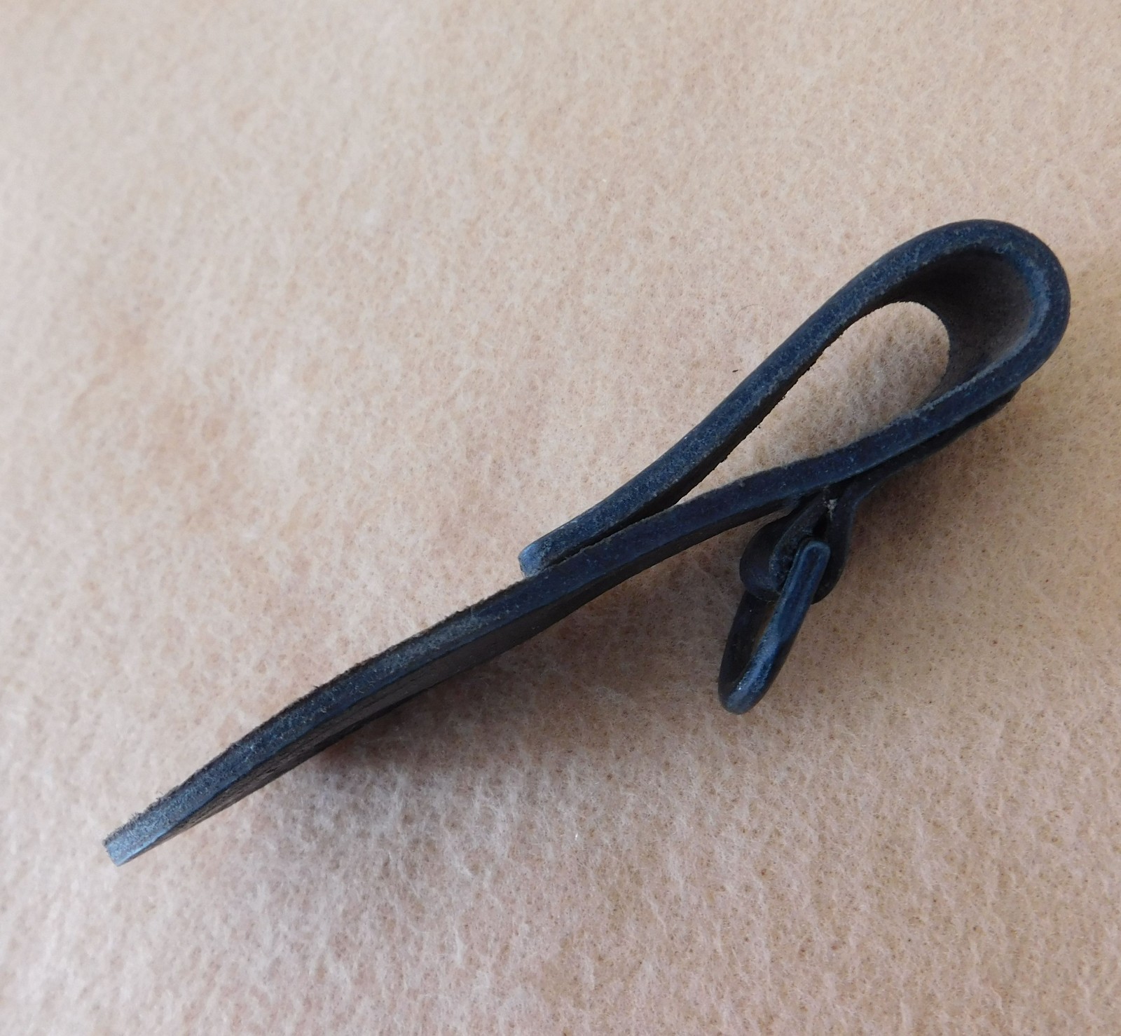 ORIGINAL WWII GERMAN LUFTWAFFE DAGGER TEAR DROP BELT HANGER