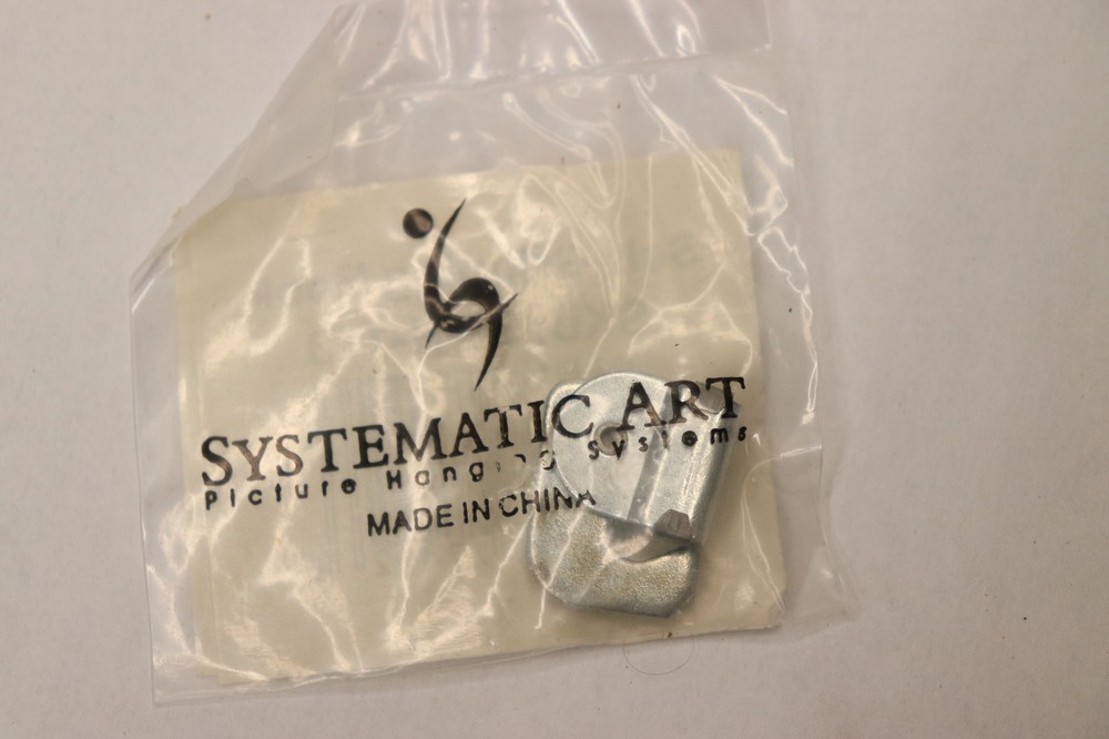 Systematic Art Museum Hook AK-HP-118