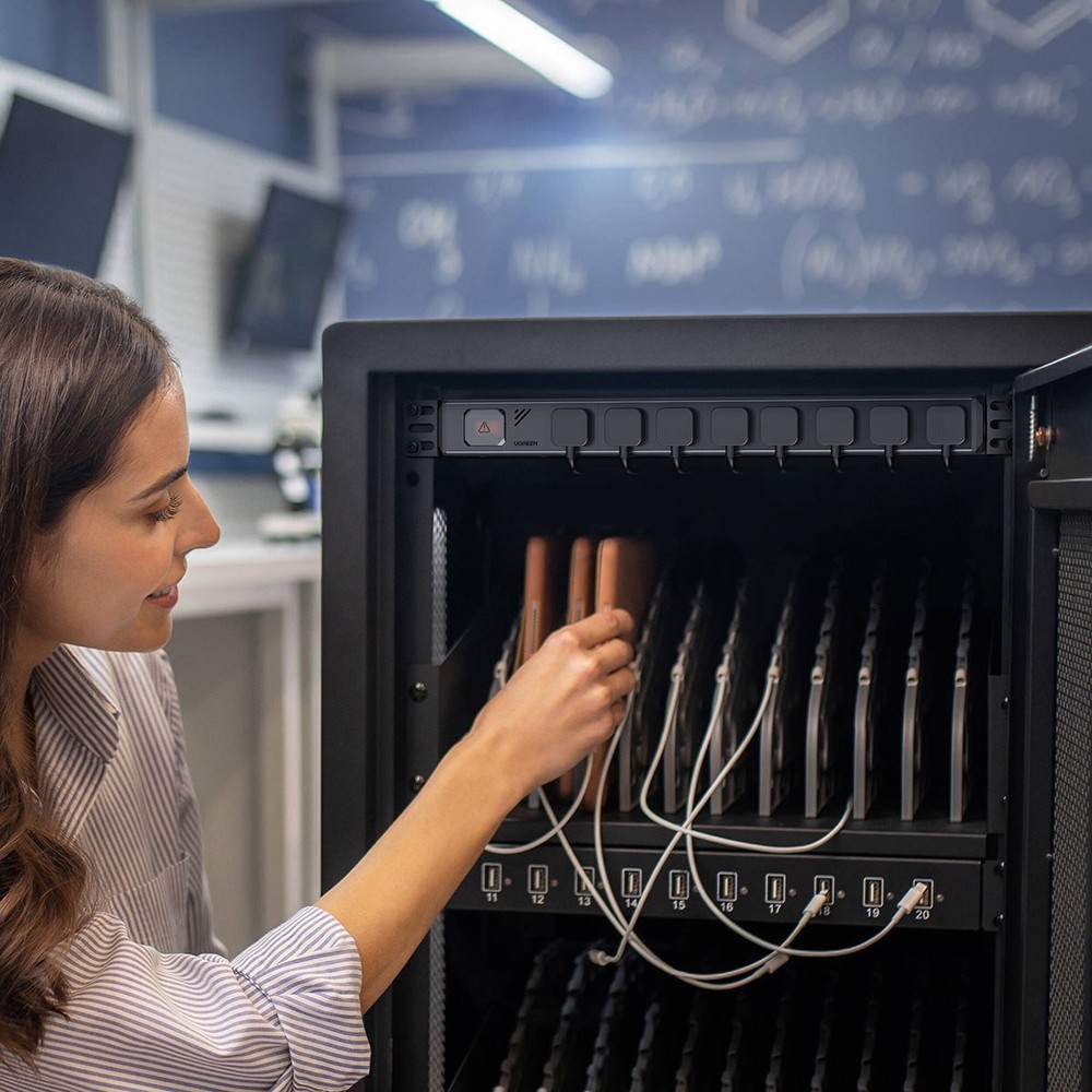 UGREEN 8-Outlet Rackmount PDU Surge Protector