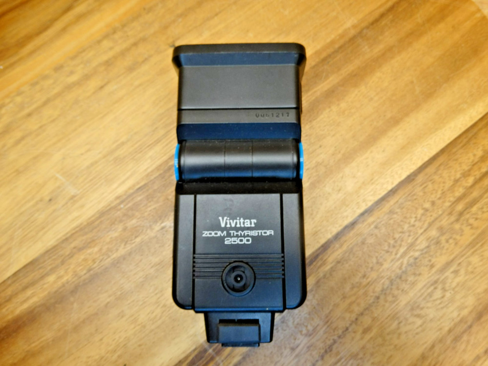 Vivitar  - 200M Thrystor 2500 Camera Flash