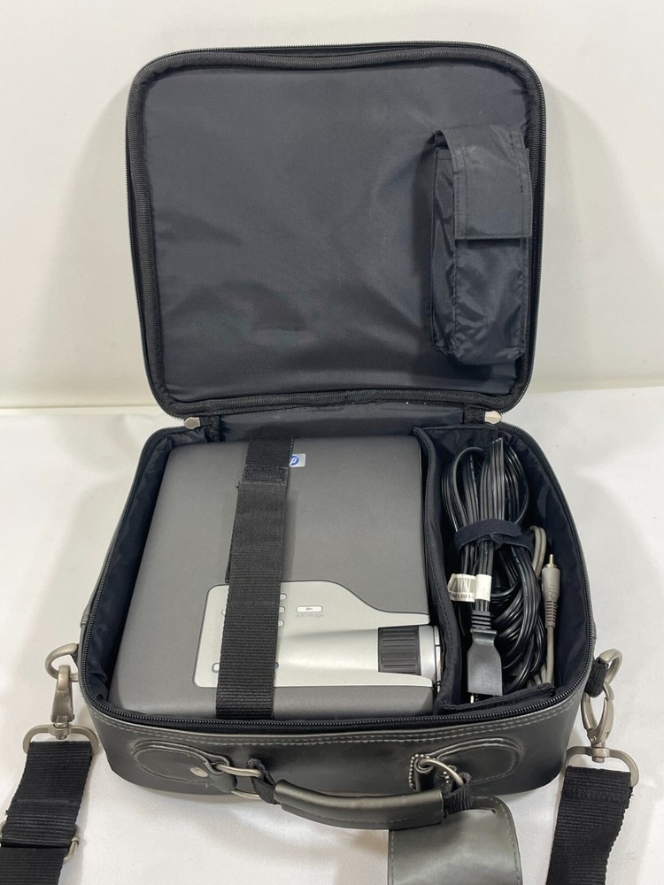 HP Digital Projector XB31 DLP w/ Case, Remote, & Accessories COMPLETE