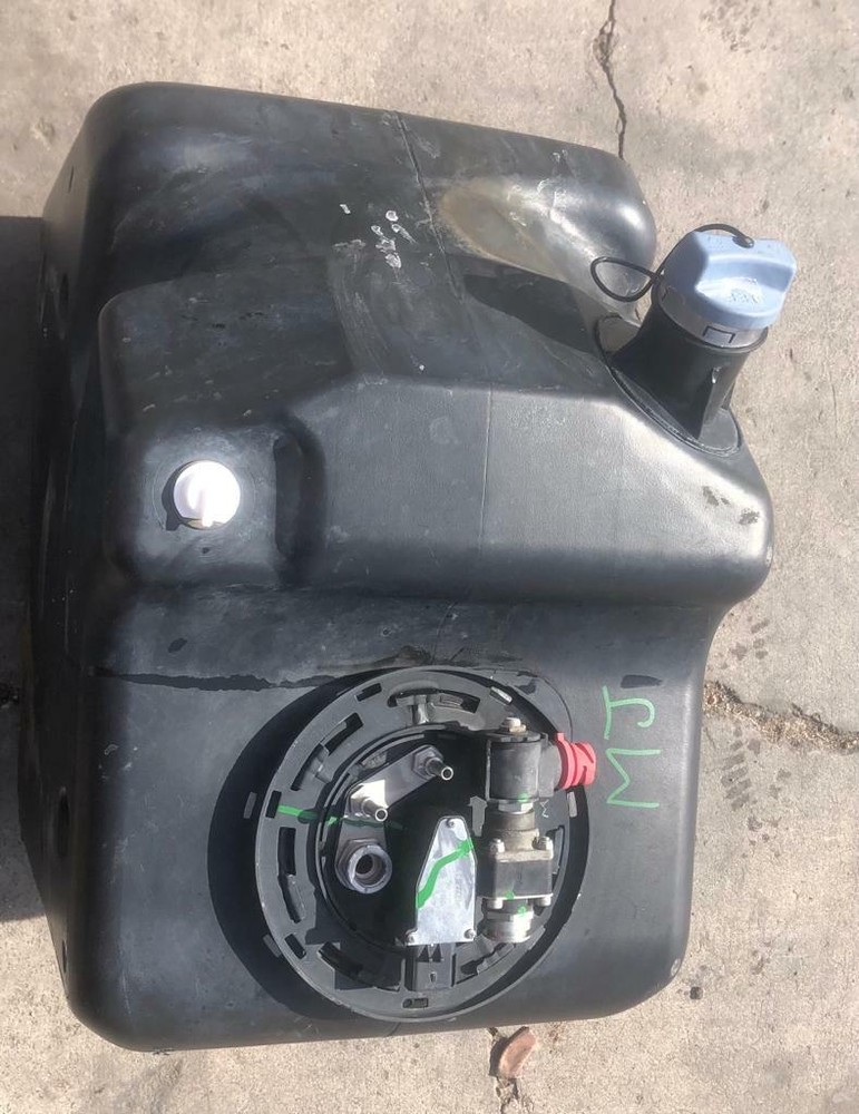 FREIGHTLINER DEF TANK WITH SENDING UNIT
