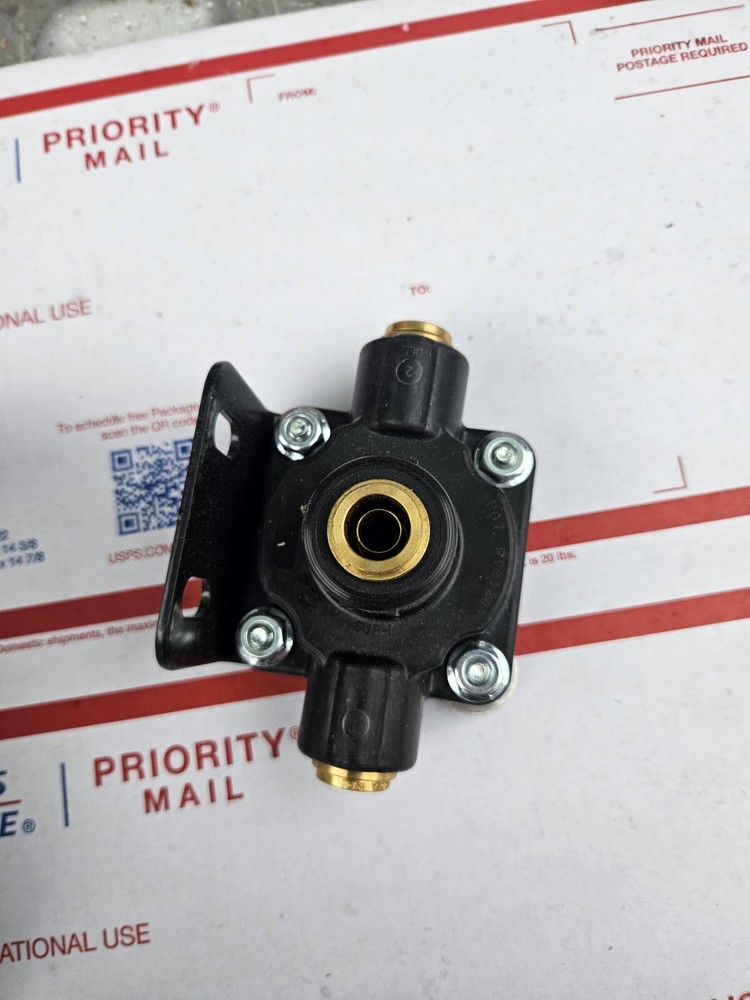 GENUINE INTERNATIONAL Bendix 3518868C2 Quick Release Valve Pushlock new open box