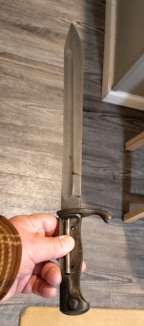 P. D. Luneschloss Solingen, German Bayonet & Scabbard, Handle Scales r Missing