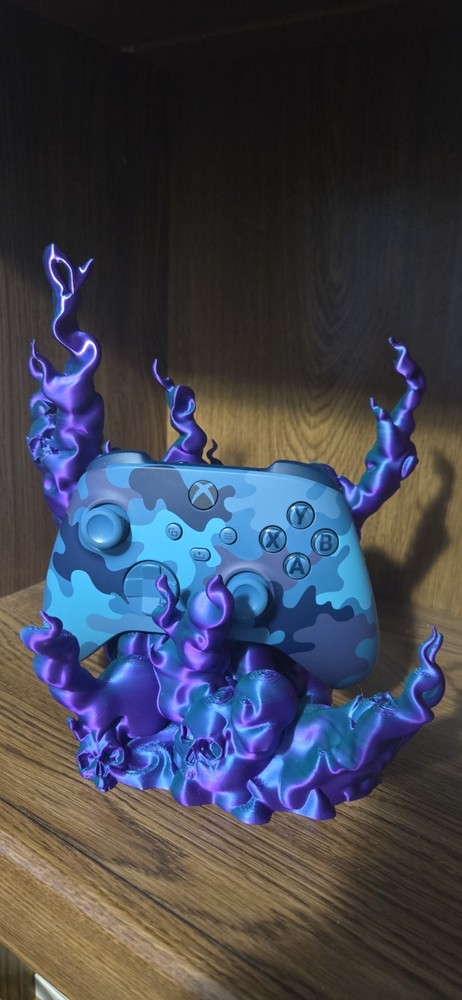 3d printed skull xbox controller stand holder(controller NOT included!)