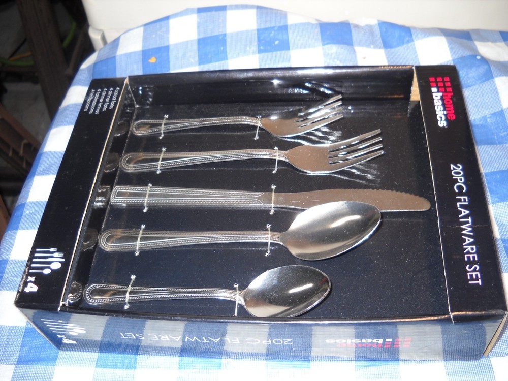 20 pc flatware set, Home Basic, New