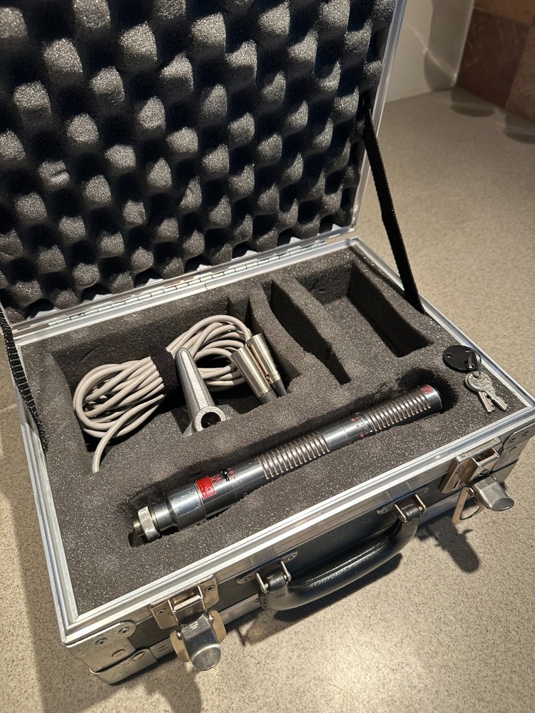 Bang & Olufsen BM5 Stereo Ribbon Microphone, Stand, Cable, locking Case