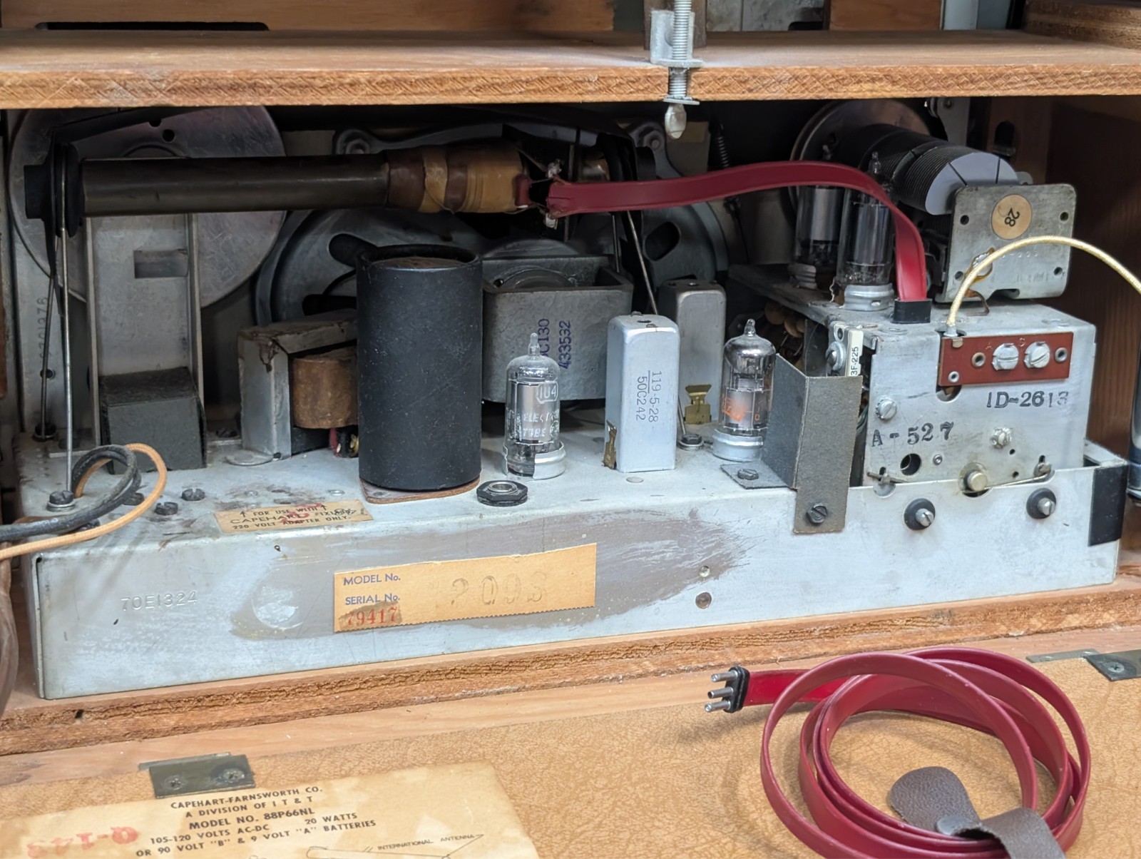 Capehart International 88P66BNL PORTABLE MULTIBAND TUBE RADIO - For Parts