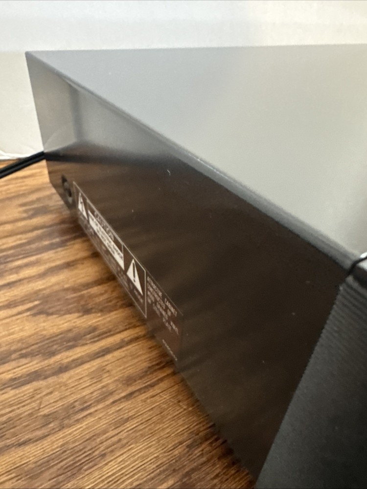 Hitachi HGE-1100 Graphic Equalizer Tested And Fully Functional.