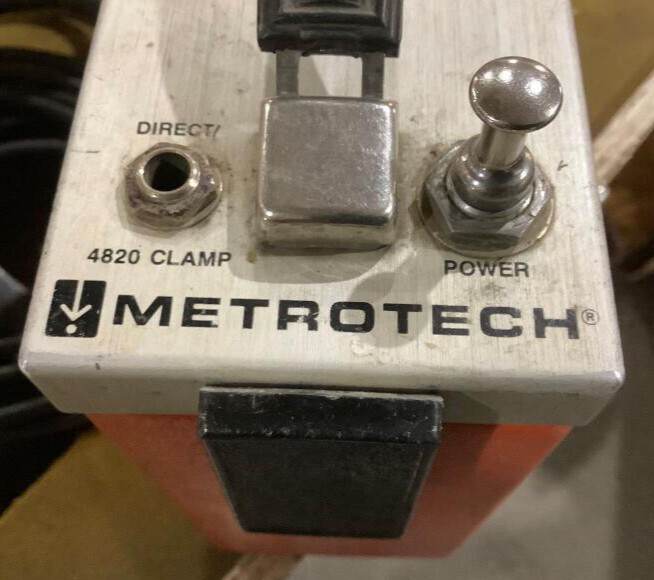MetroTech Pipe & Cable Locator Model: METROTECH 810