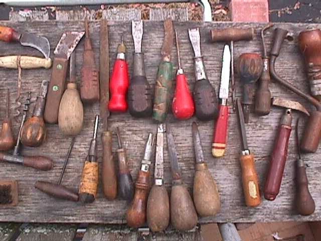 VINTAGE WOOD HANDLE TOOL LOT